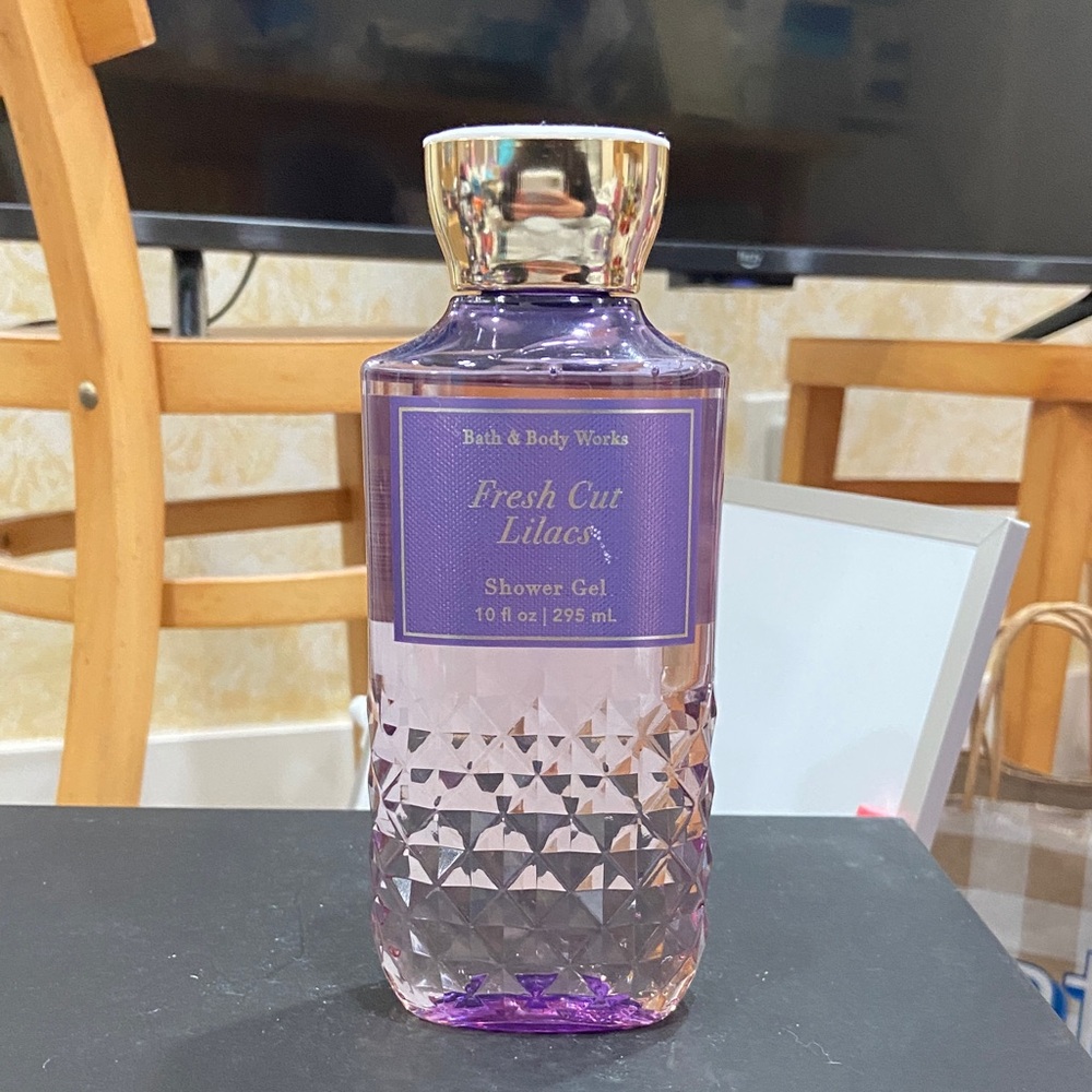 Bath & Body Works Fresh Cut Lilacs Collection - Picture 3 of 4